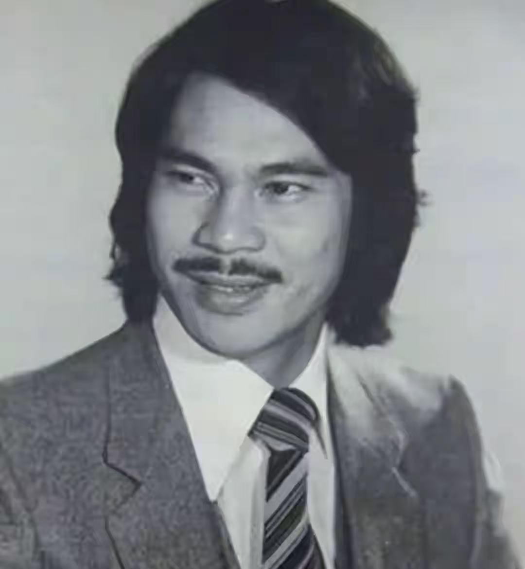 香港武打巨星陈观泰离世！好友曝其离世细节，提前和第四任妻子过完了80大寿。好