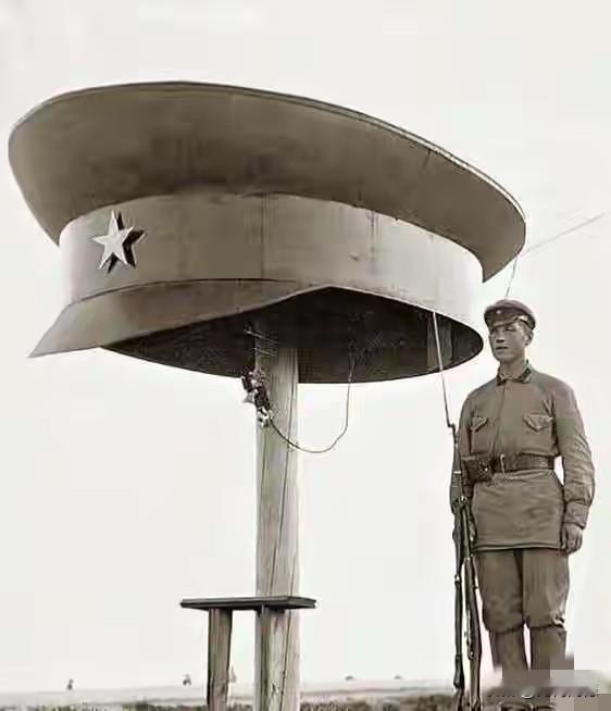 这个亭子设计的很时髦，设计理念也非常的前卫，这虽然是很久很久以前的产物，但是用今