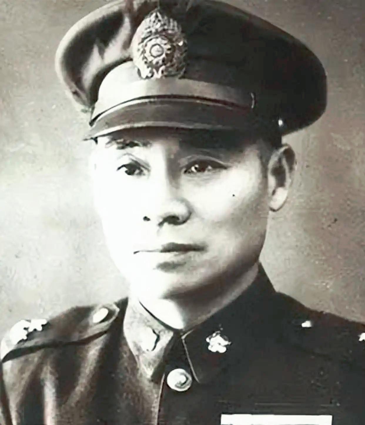 碾庄之战的尾期，黄百韬对机要参谋说，给你最后一个连，你突围出去告诉杜长官和刘总，