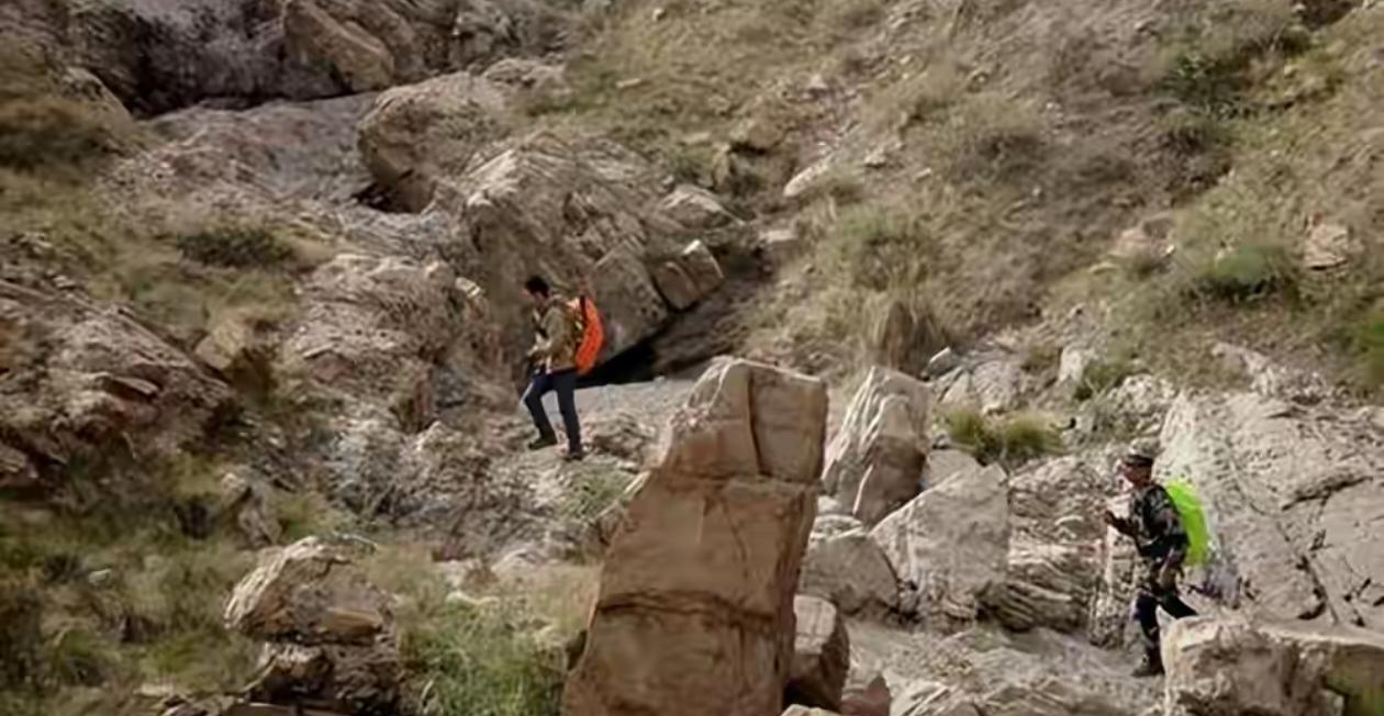 2026年1月25日晚间，山东省济宁市邹城市高橛子山发生一起登山安全事故。一家三