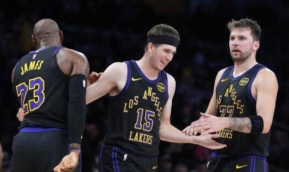 湖人已基本无缘总冠军，因为这3个隐患实在太令人担忧。1、东契奇、里夫斯能否提早