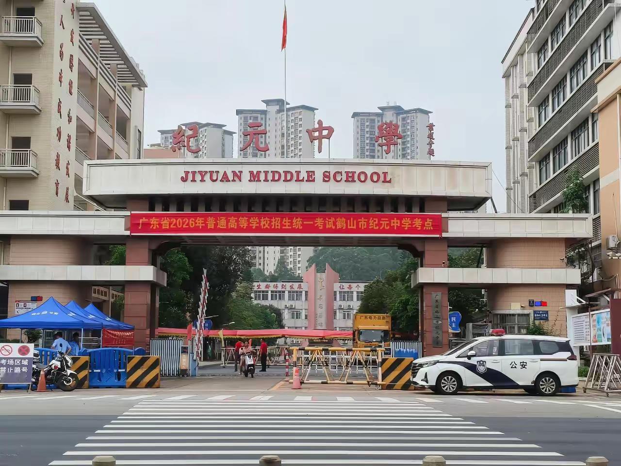 上年物理类469分，复读一年，考完数学和物理后崩掉了。小区有一高考