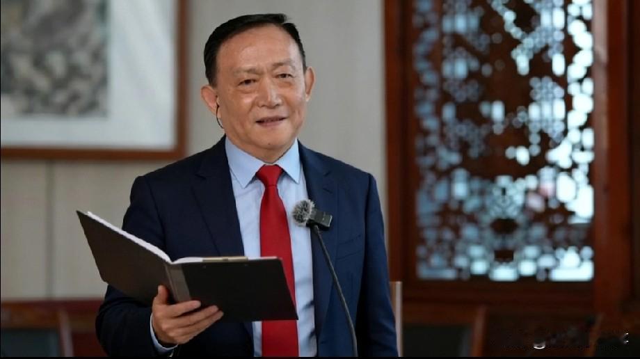 卢麒元说，决策者的家属和资产在海外，心就回不来。他担心的是，当一个人坐在会议室