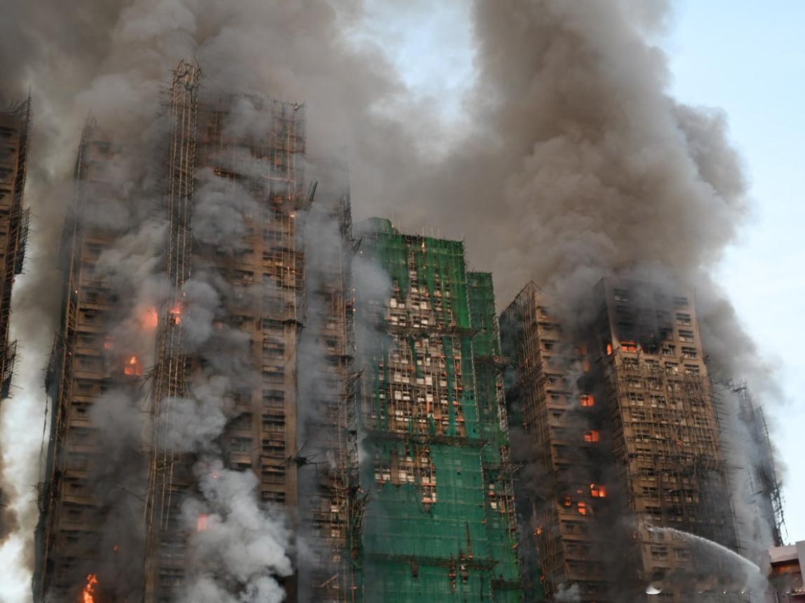 香港大埔发生火灾4人死亡香港特区政府11月26日下午发布新闻公报，大埔宏福苑2