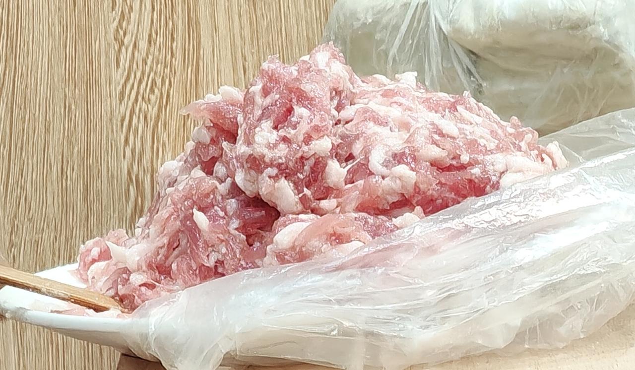 在广州做云吞的店也有好多，以前我去文德路就最喜欢吃云吞，那是自称从西关永庆坊过来