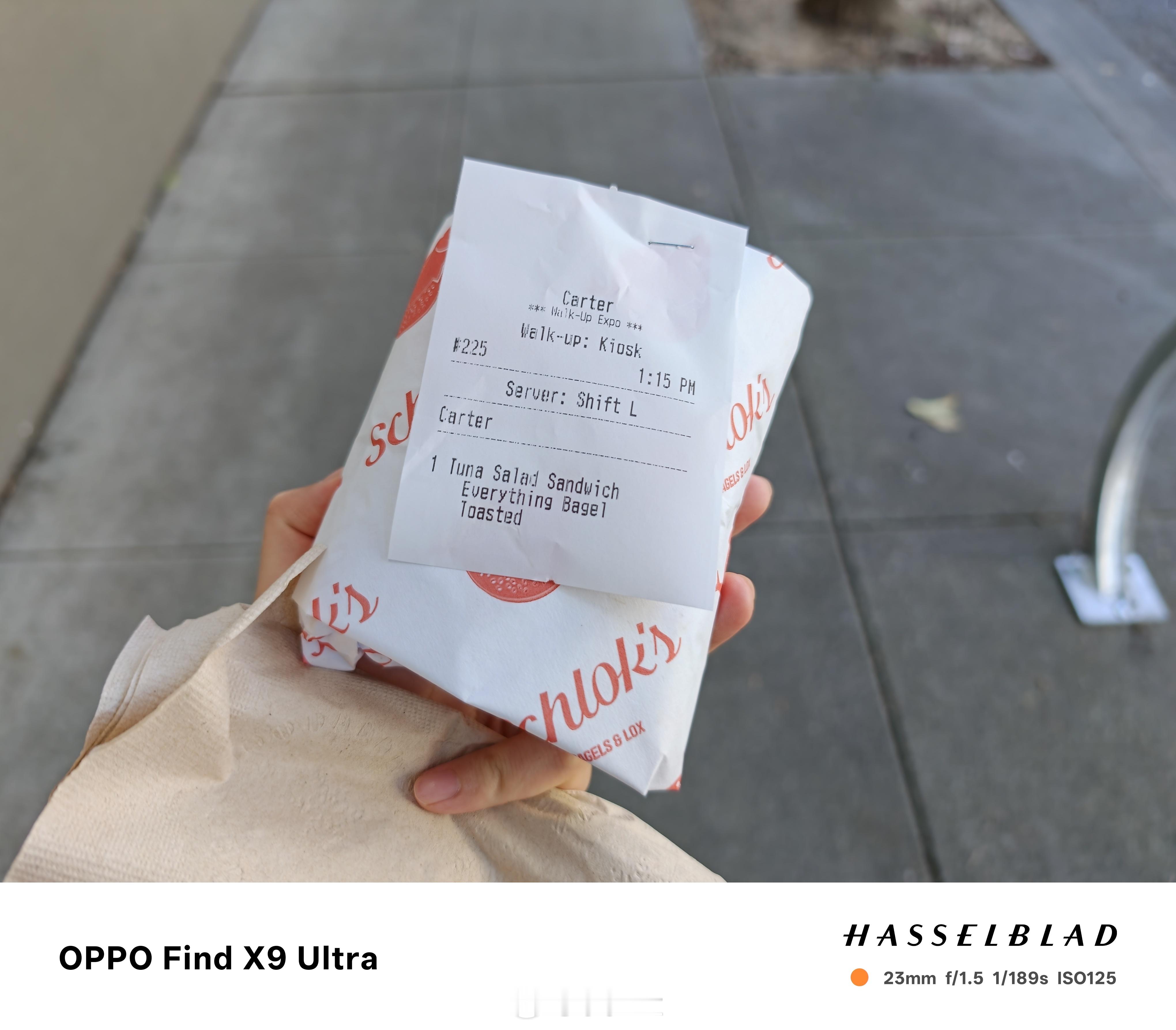 饿的顶不住了，买了一个吞拿鱼面包，13美金又小又贵