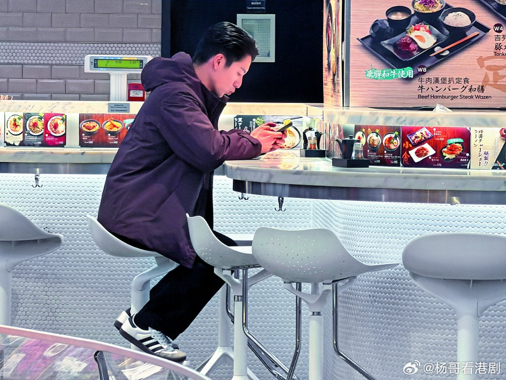 吳偉豪螢幕前艷福無邊周旋女神之間私下常獨來獨往感孤單.現年27歲、外形俊朗陽光