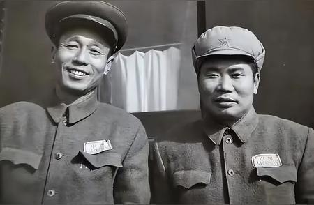 一般当司令员的，不会再当政委，当政委的，不会再当司令员，司令员和政委有各自的分工