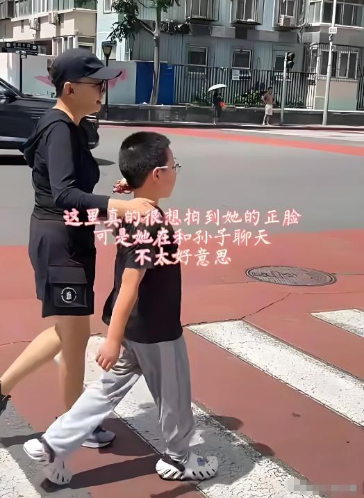 宋丹丹，引发热议。 7月13日，65岁的宋丹丹，冲上热搜，这一次，不是在烈日