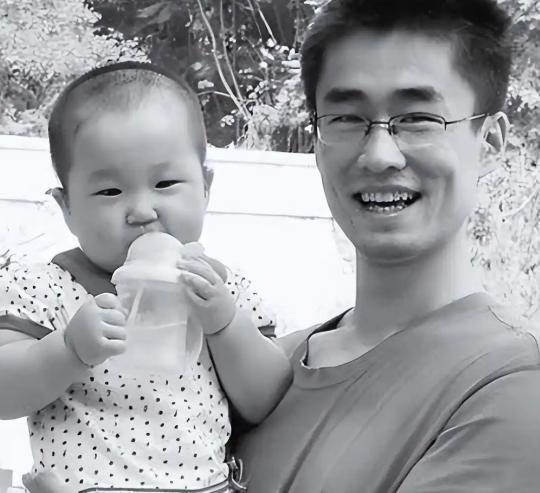 2012年，山东一名军人请假回家，但迟迟不见归队，上级领导打过去电话询问。谁料，