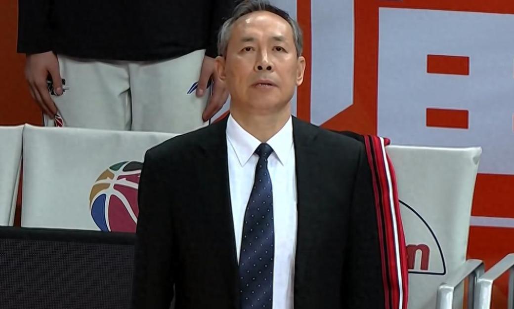 真是活久见！周琦两罚不中，北京队居然把胜利拱手送给了倒数第三的福建队！昨晚这场球