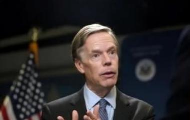 美国前驻华大使伯恩斯回到美国的第一件事，就亲口告诉所有还活在梦里的美国人：现在中