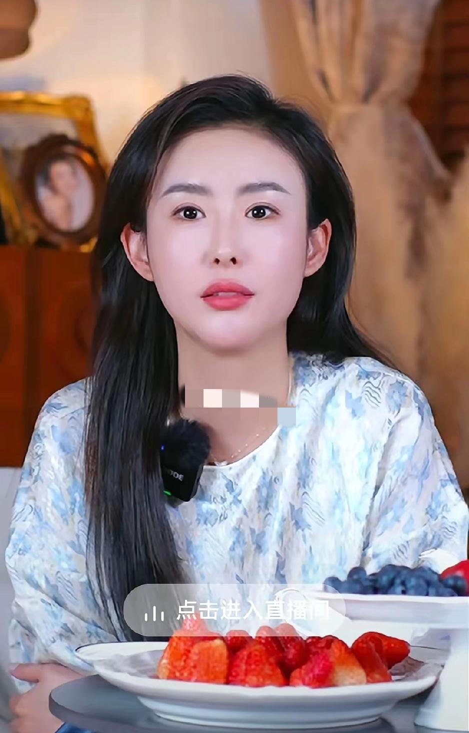 没想到翟凌（兽兽）也复出直播了。有网友说得很直接：她的婚姻大概率出了状况，或是