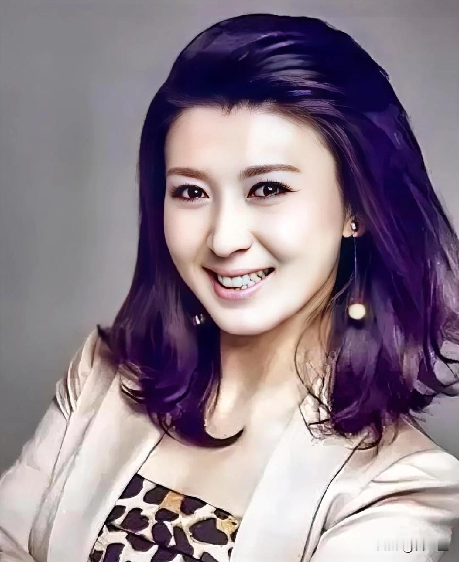 闫学晶“哭穷”事件，我特意去查下她，不查不知，一查真的吓一跳，她的两任丈夫身