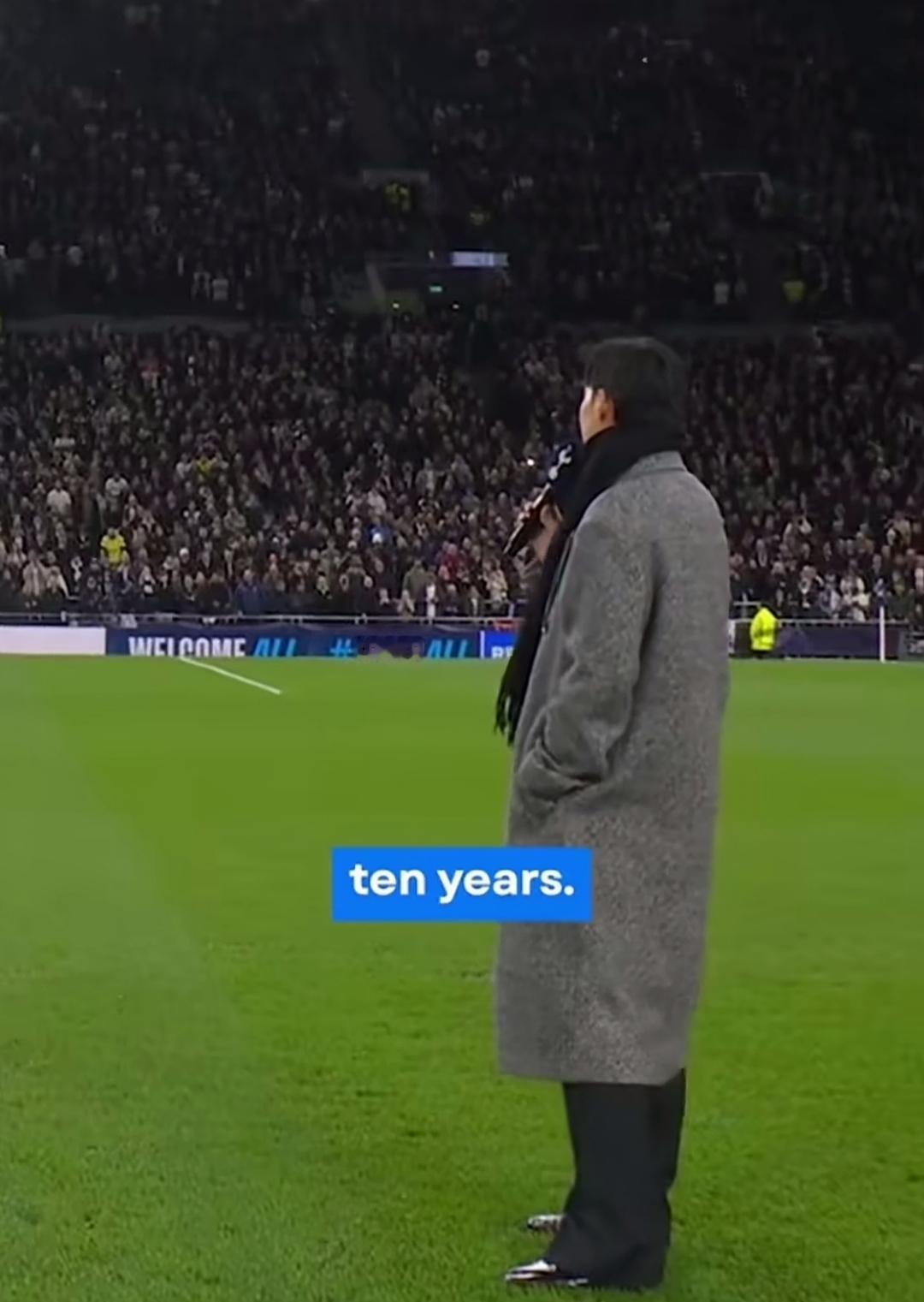 近日，孙兴慜重返热刺主场，受到了球迷们的热烈欢迎。孙兴慜的衣着确实有范儿，符