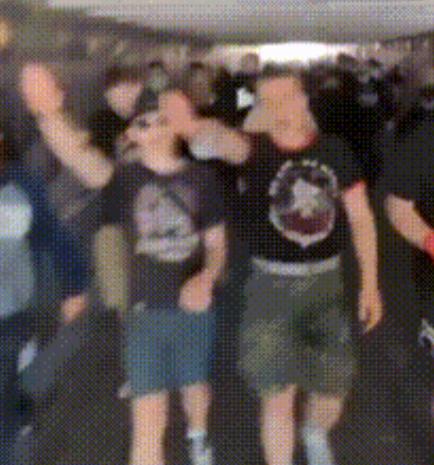 乌克兰首都基辅近期爆发大规模集会游行，大批乌克兰新纳粹分子走上街头，呼喊着“西海