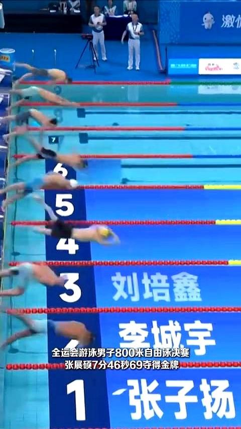 “孙杨的亚洲纪录，被人摸到了尾巴。”7分46秒69，张展硕从跳台蹿出去那一刻