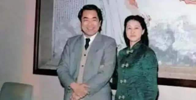 著名书画家范曾有四殷婚姻，最让人叹服的不是现任比他小50岁的妻子，而是第三任妻子