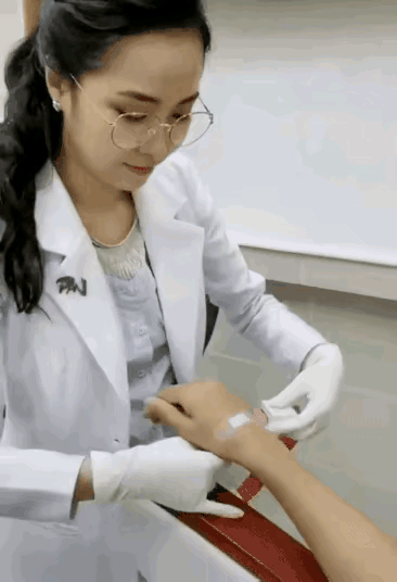 医生看到了啥？笑得这么甜！你问我答不懂就问