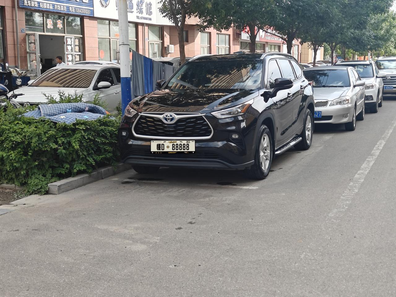 首保的事4S店保养师傅把我从休息室叫到车间，告诉我原车的底盘护甲非常垃圾，根本起