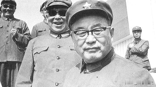 1972年北京军区司令李德生少将接受命令,前去解救一位老战友,赶到一处幽暗的地下