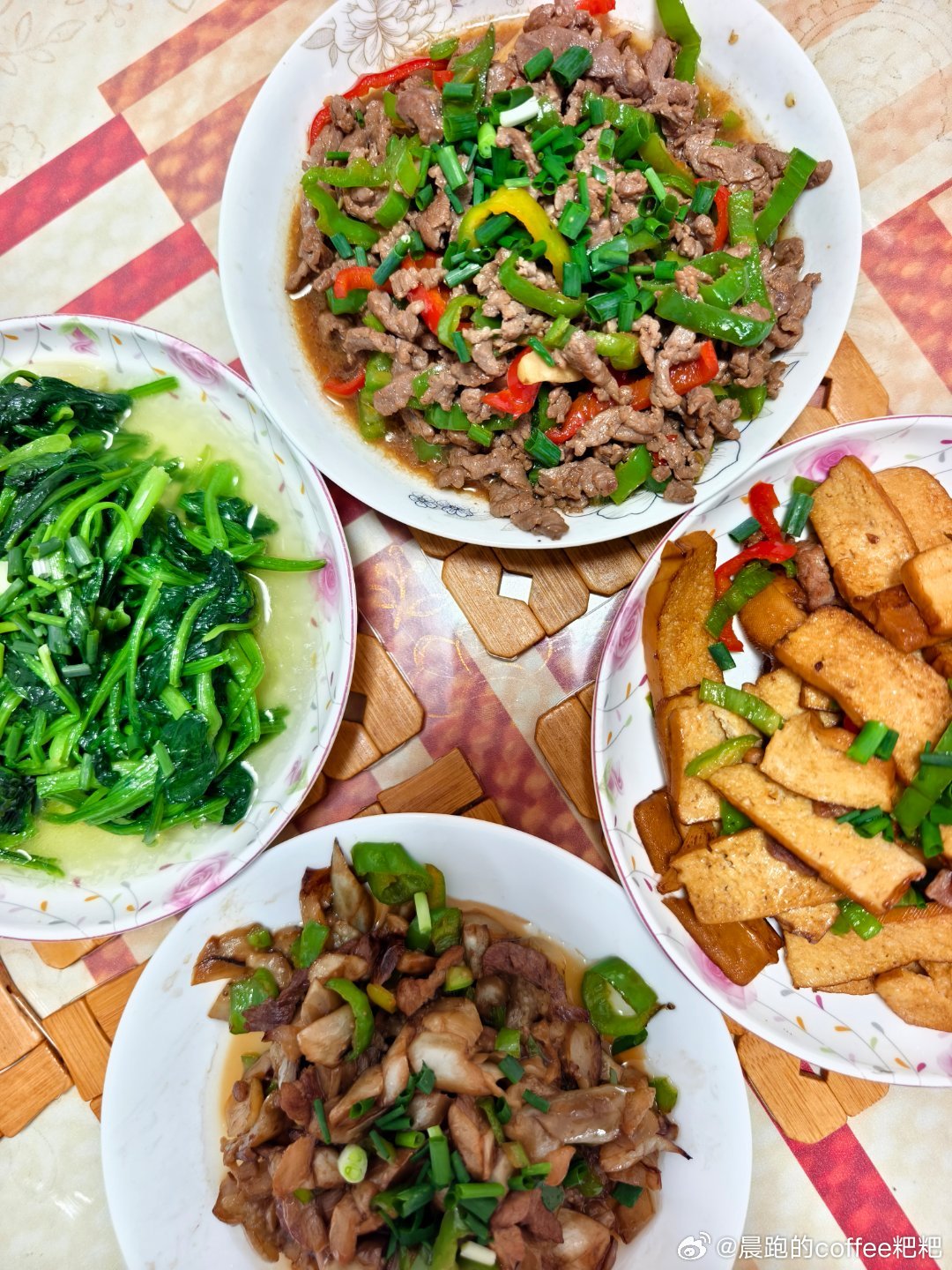 吃一口家常菜，再出发。搬砖​​​