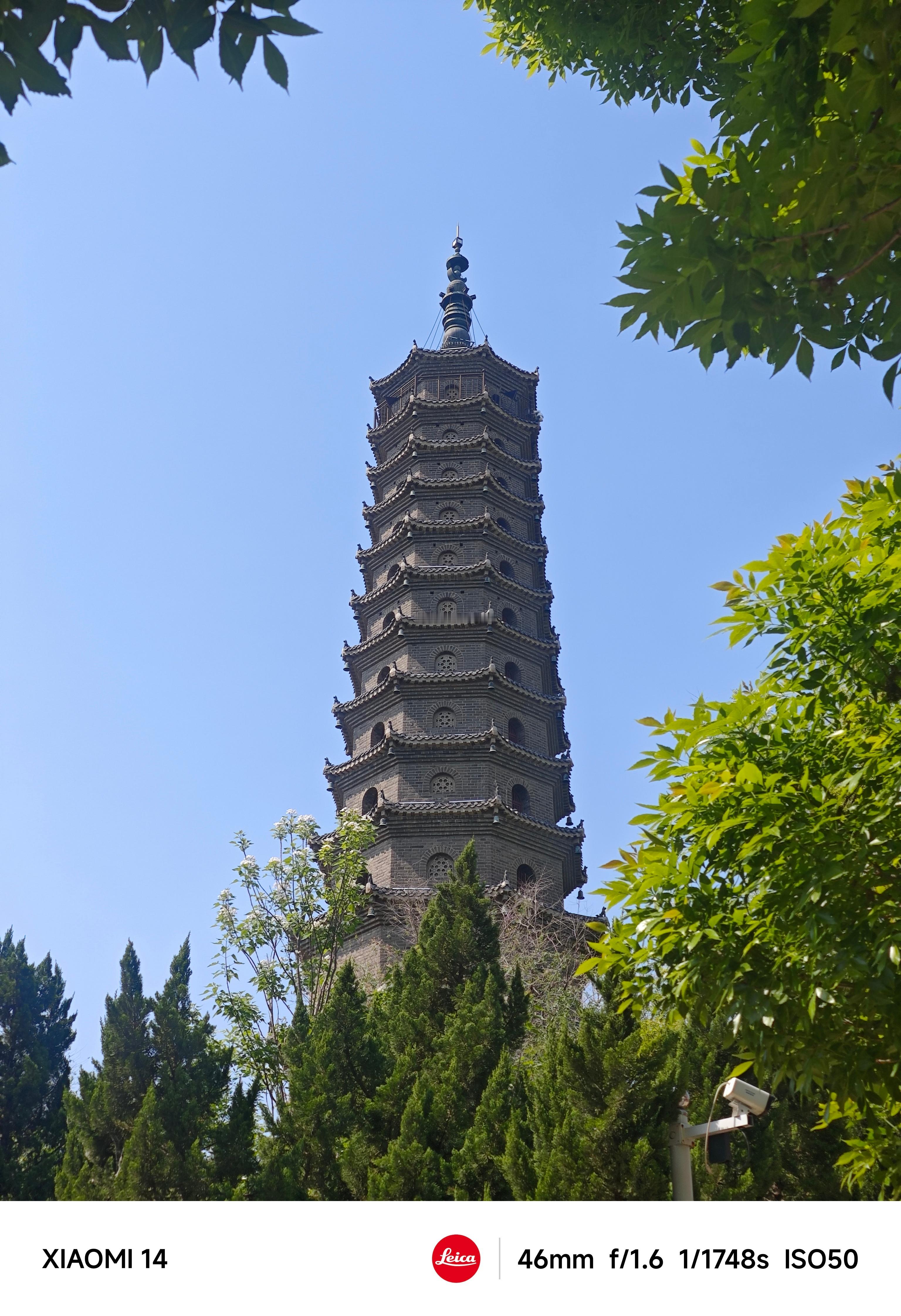 大觉寺的塔远远看上去不算高，居然也有13层，爬到顶也挺累的。滨州·大觉寺