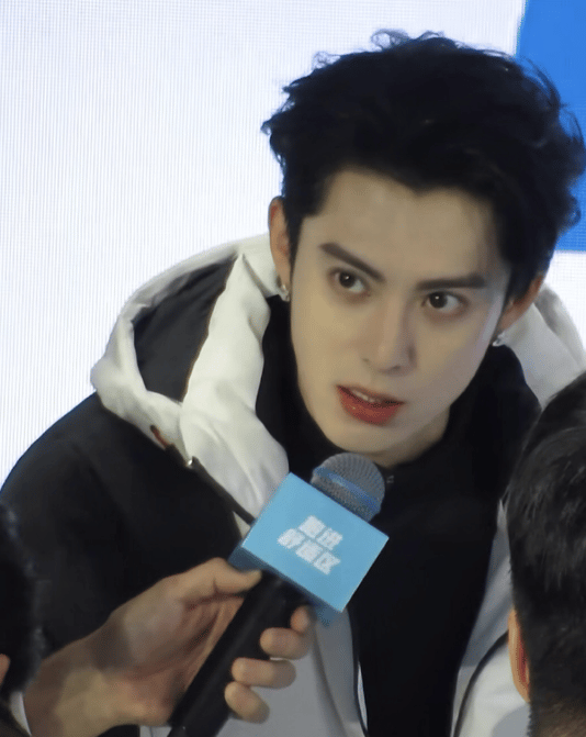 王鹤棣好长的腿脸蛋天才第一张图就是道明寺本寺啊！！​​​