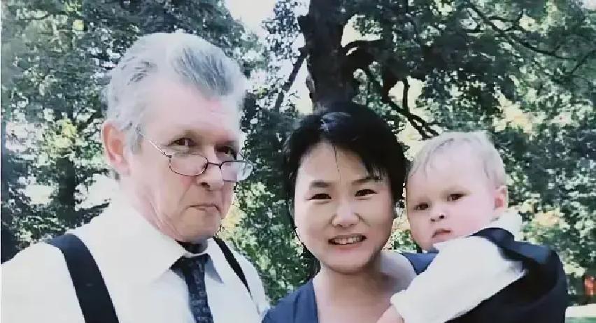 14年婚姻，丈夫走了。湖北那位38岁嫁给65岁美国老头的单亲妈妈曹静，如今儿子从