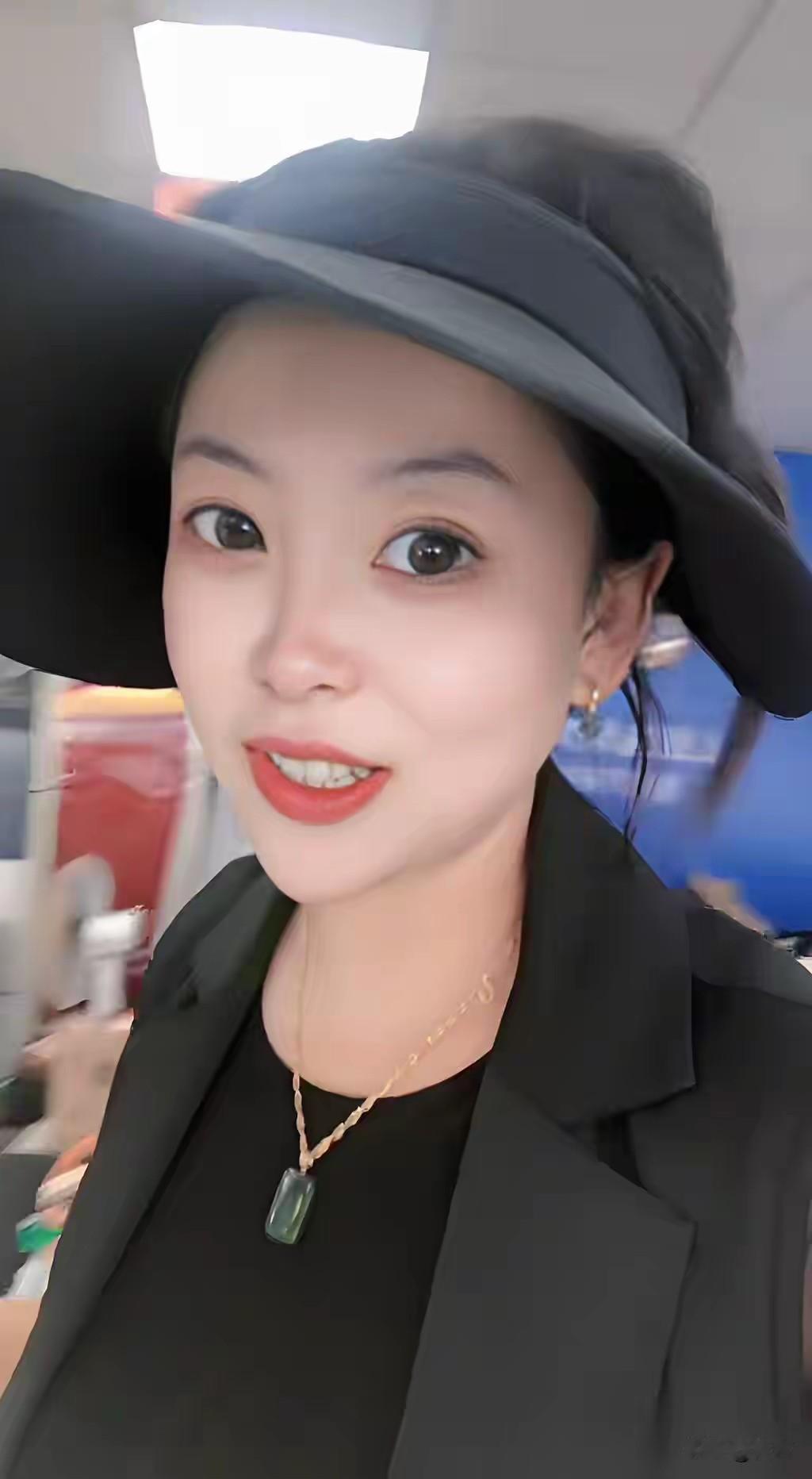 40岁唐山美女老板王立新去世生意做很大，做电动车生意，后事等女儿高考完再办，怕