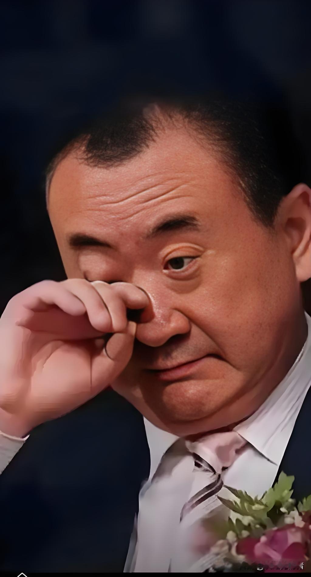 我有一个大胆的猜测，王健林的现金流真的很紧张了，原因很简单，不是因为他卖万达