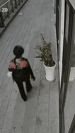 现在的有些老人已经坏到了根上了，好好走路，已经满足不了他们的要求，看到旁边的门店