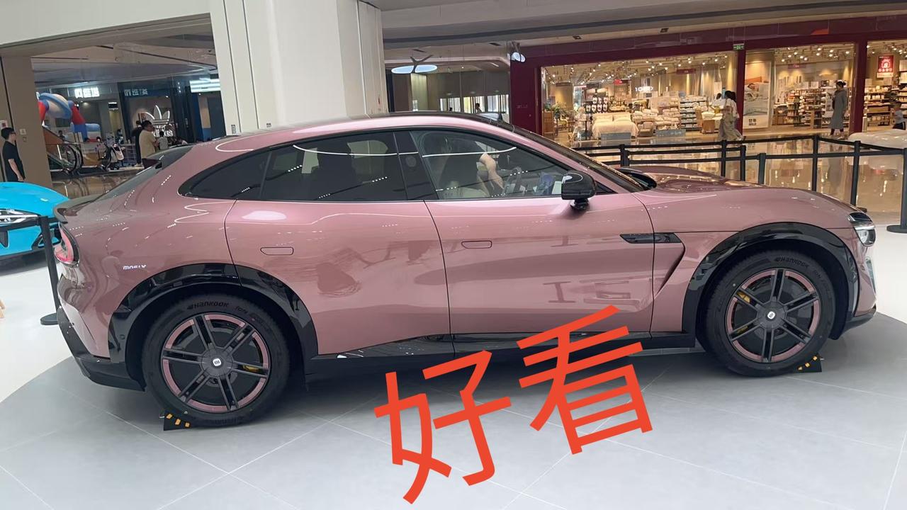 小米Yu7到店实车感受空间没像那么大