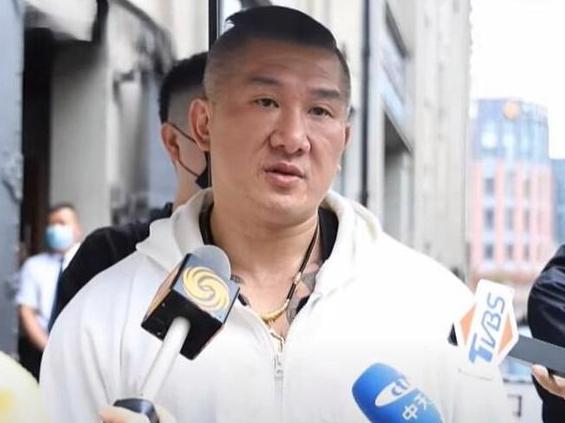 馆长别骗了！拍广告就是个幌子馆长这趟来内蒙古，说是拍广告，其实更像找