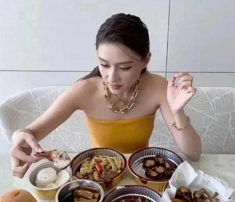 富二代何超莲的下午茶，贫穷真的限制了我们的想象
