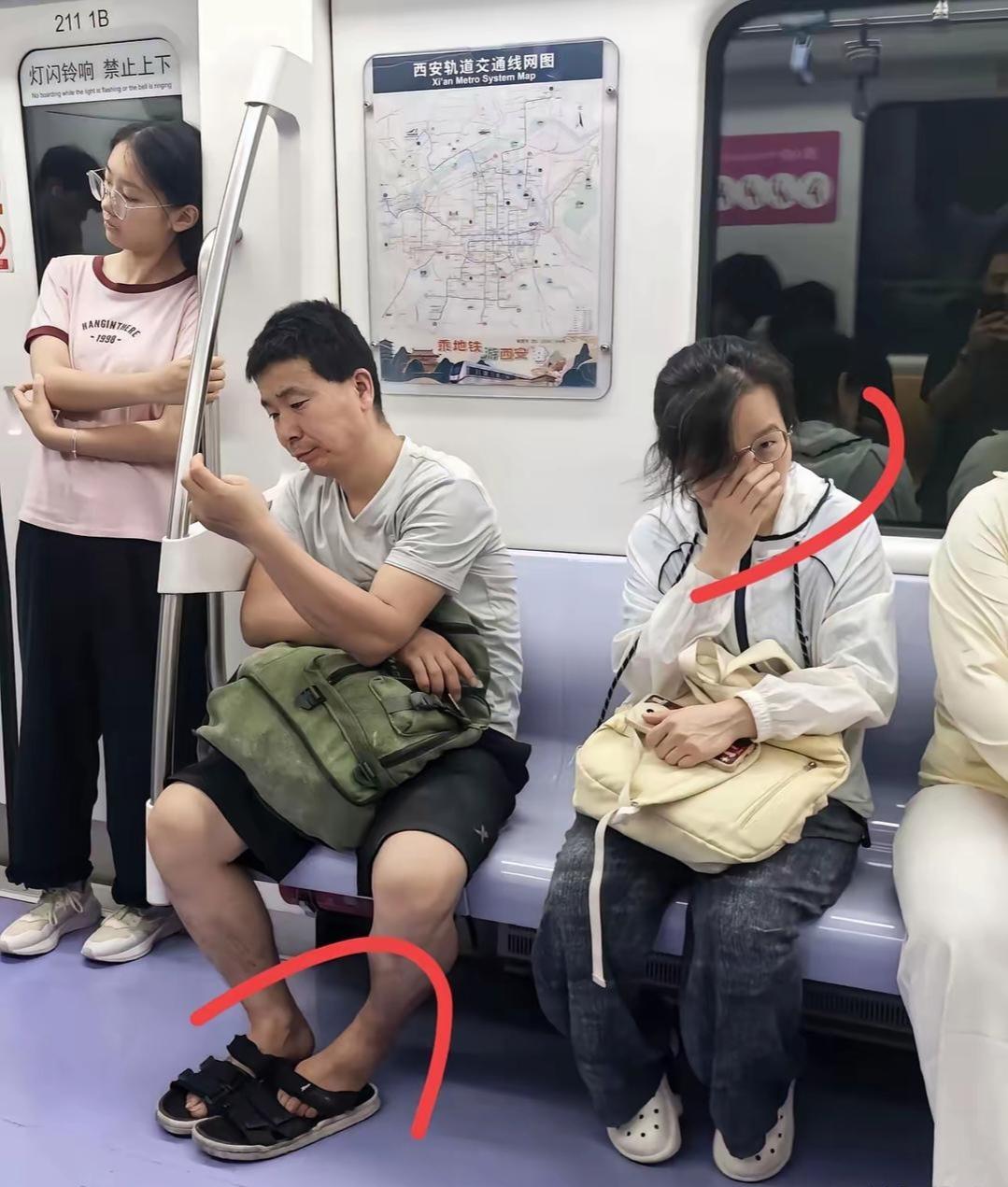 这味道臭味了吗？嫌弃的样子