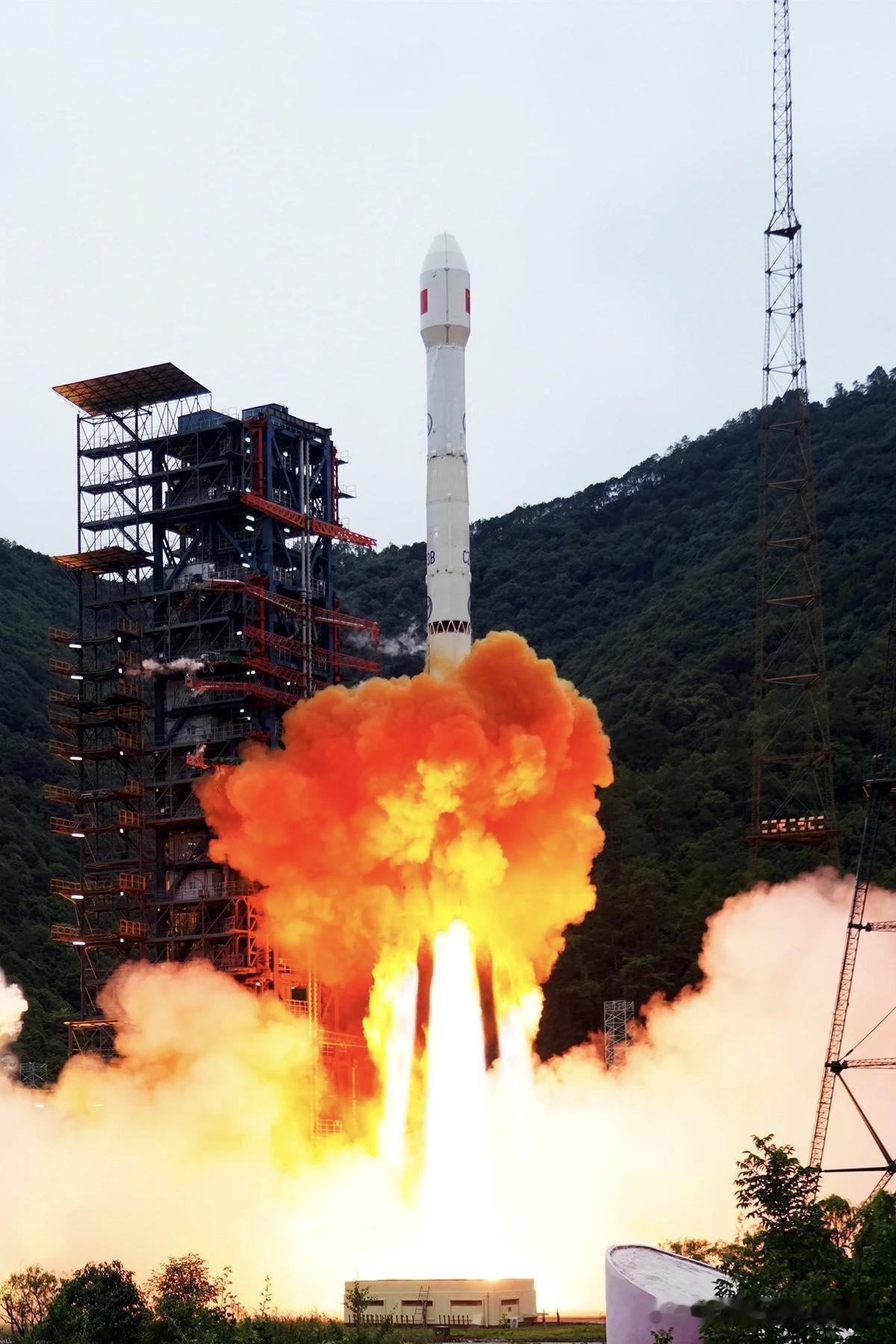 【长三乙火箭成功发射实践三十一号卫星】6月16日17时45分，长征三号乙运载火箭
