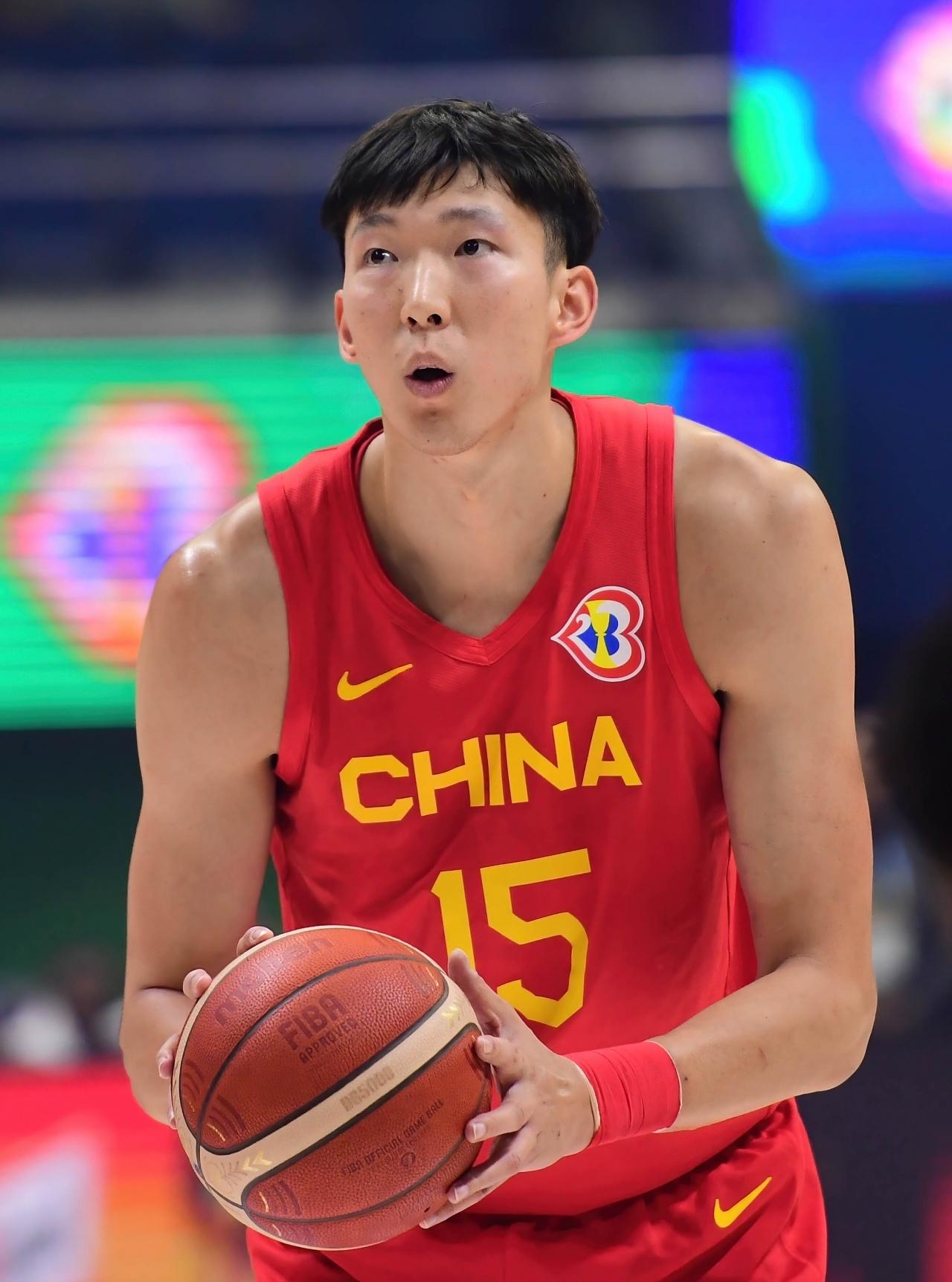 郭士强应该让周琦打亚运会？这个想法太可笑了吧！1，还记得亚运会之前的中国男篮