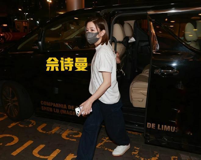加油,要撑住呀!这次估计肯定最后一面了,不然医院和家属也不放这么多人进去吧。