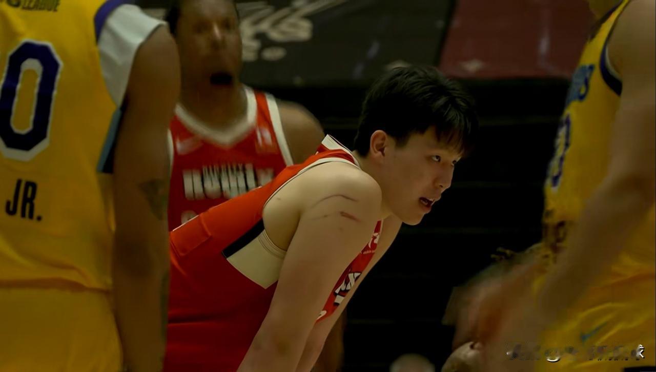 开拓者新星杨瀚森的表现真是惨不忍睹！虽然今天撕裂之城混音在主场以133：126战