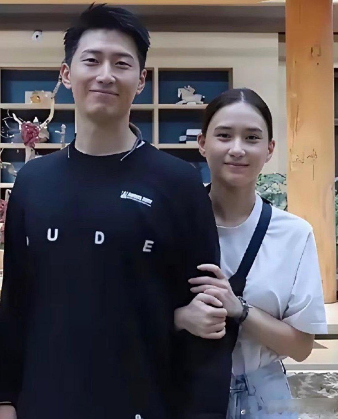 曝窦骁不愿签婚前协议。门当户对的重要性！人家女方觉得5000w办个婚礼正常，对方