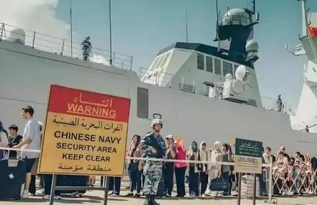 为什么中国组织撤侨时，武装人员往往不敢下手？答案简单得有点让人发笑，因为他们是持