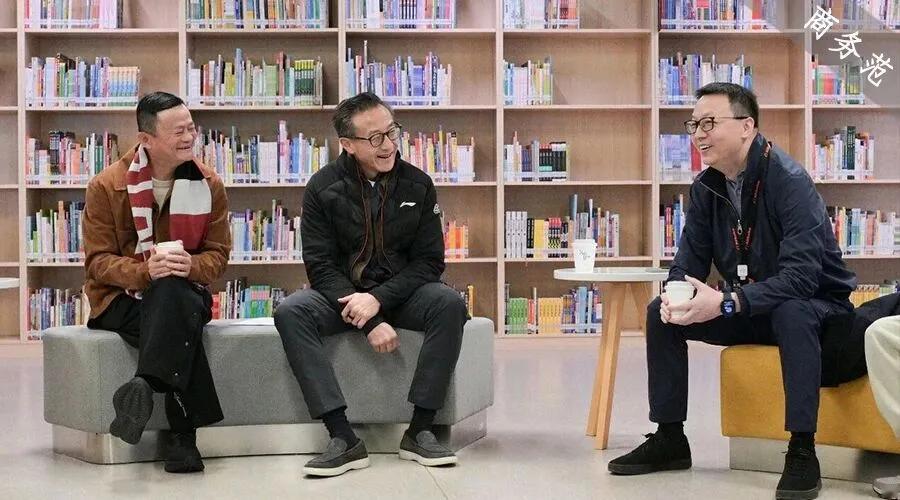 马云穿200块外卖服火了，拿下法国设计金奖！首富同款最低只要29.9元…范主