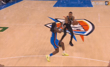 NBA西部决赛第一场打完，文班亚马的这个三步扣篮彻底火了……文班亚马身高226