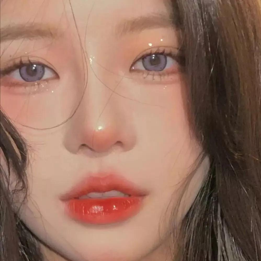 清新自然的妆容，温柔的眼神，让人心动不已。自然清新美少女自然甜系少女自然元气