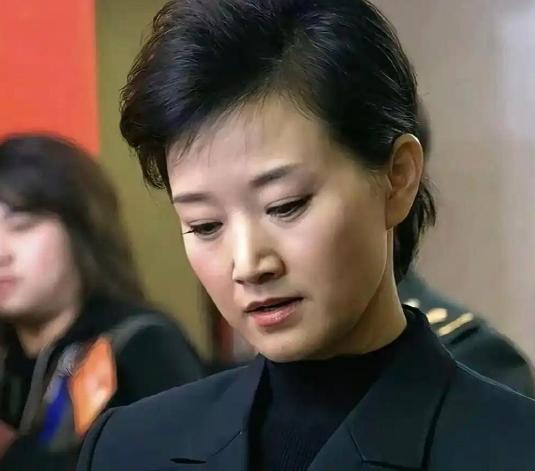 宋祖英与罗浩结婚13年膝下无子，直到2005年9月，39岁的她突然生下一个儿子，
