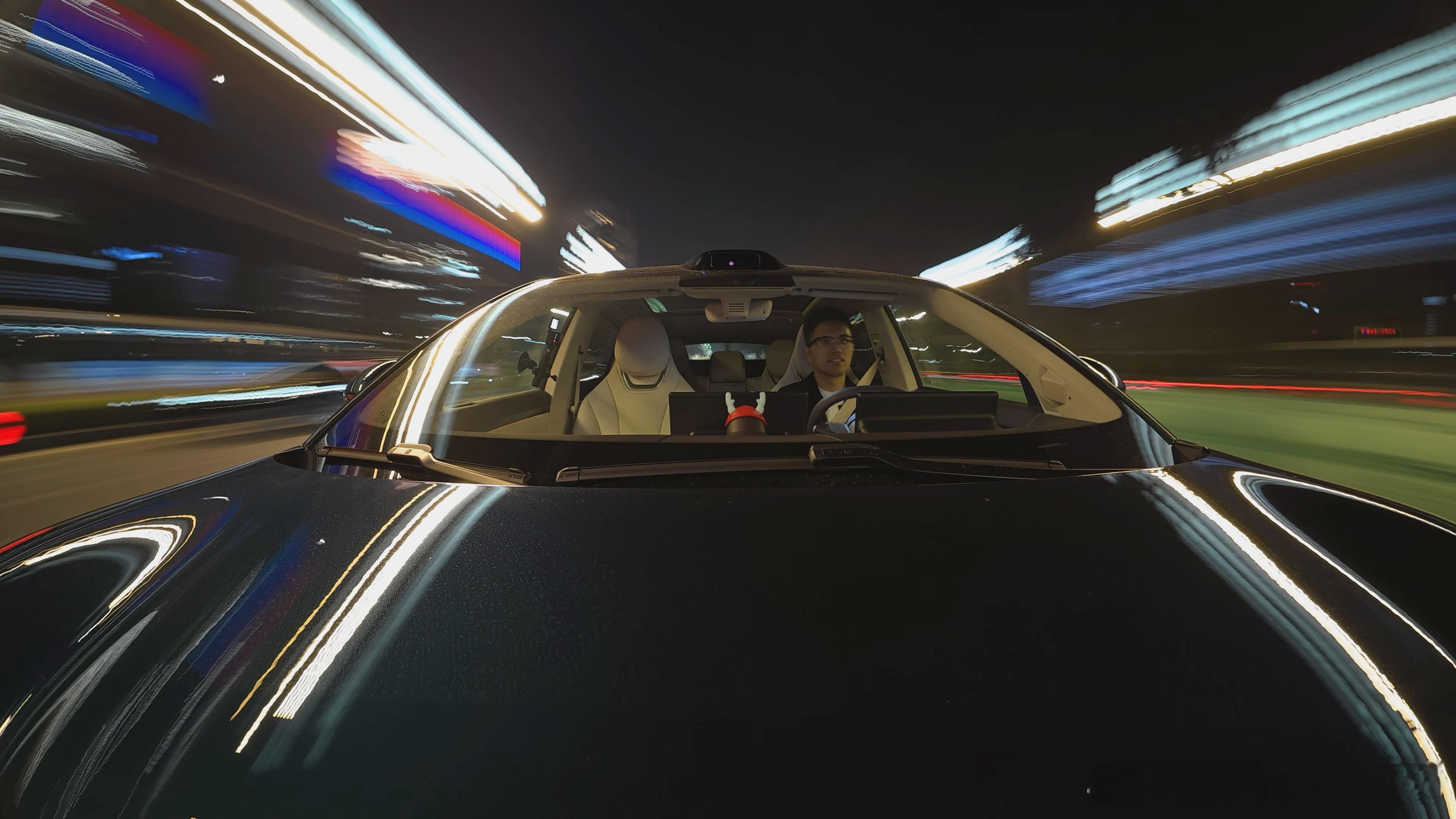 晚上回家路上，给我的智界R7拍点穿越照片[大笑][大笑]新的一周又要来了，开卷！