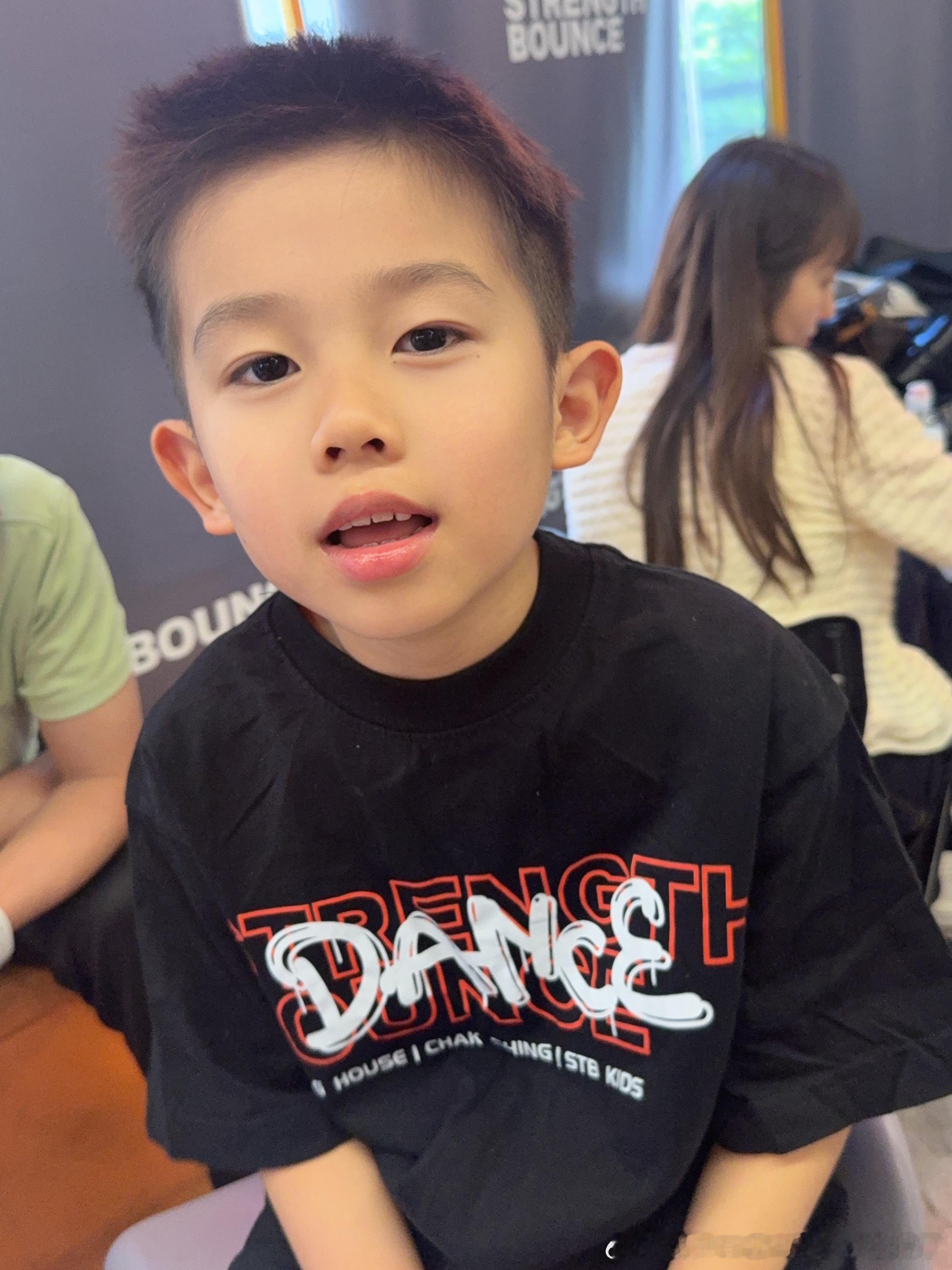 肥肥双眼皮开始长出来了​​​