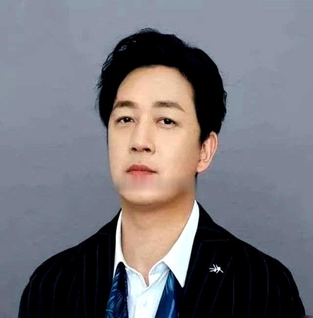 董洁刚发完公开认错的访谈，潘粤明那句一定要这么现实吗就冲上了热搜。她在访谈里