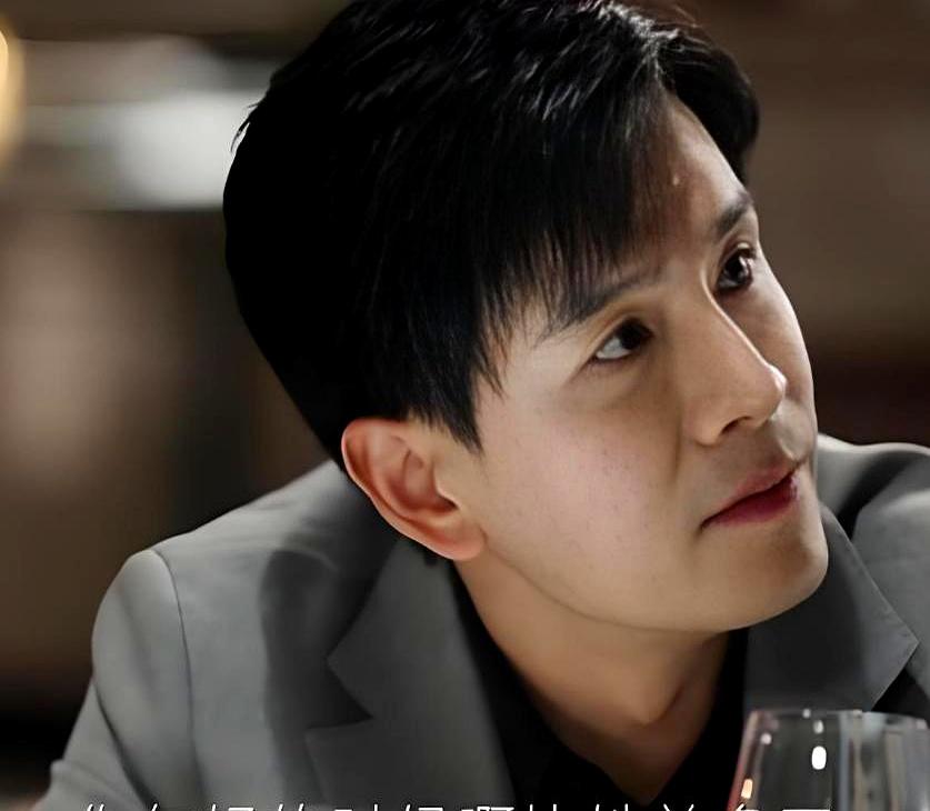 连看两集《蜜语纪》，经超演的渣男前夫真让人出戏。他在剧里是自私虚伪的聂予